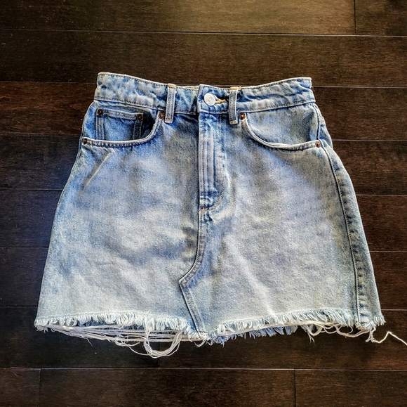 Zara frayed denim skirt size xs (24 waist) - Picture 1 of 3
